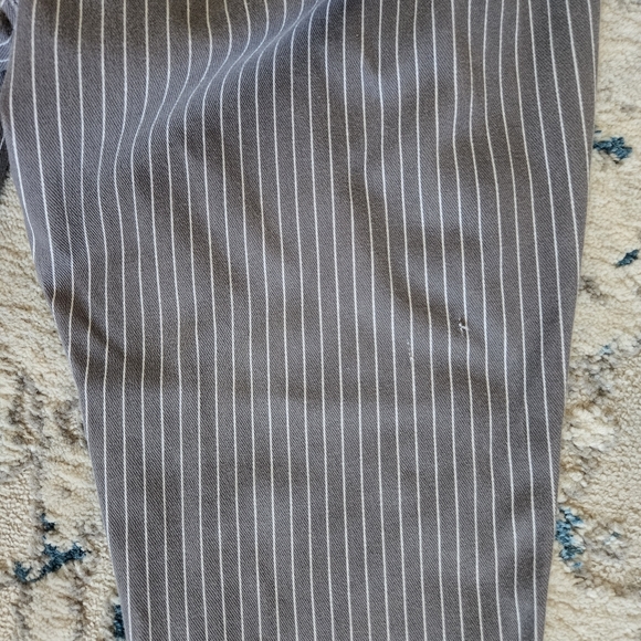 UNIQLO gray stripped jeggings - Picture 8 of 9